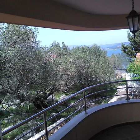 Apartments Villa Leona Betina  Exterior photo