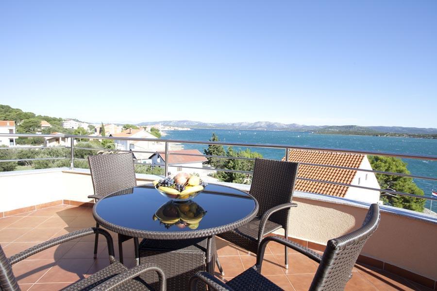 Apartments Villa Leona Betina  Exterior photo