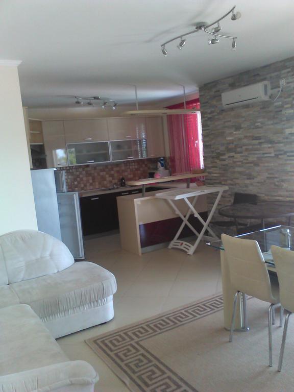 Apartments Villa Leona Betina  Exterior photo